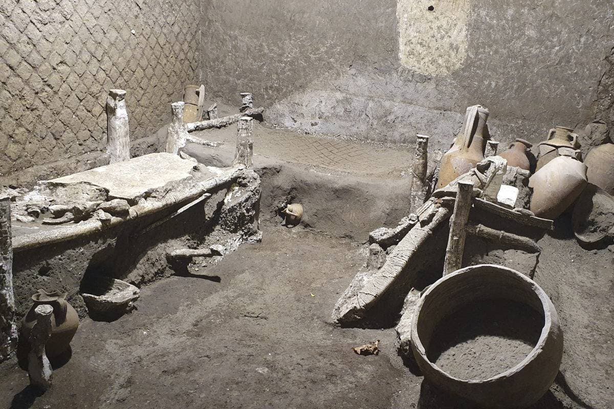 Video: Pompeya descubre la habitación de una familia de esclavos bien conservada