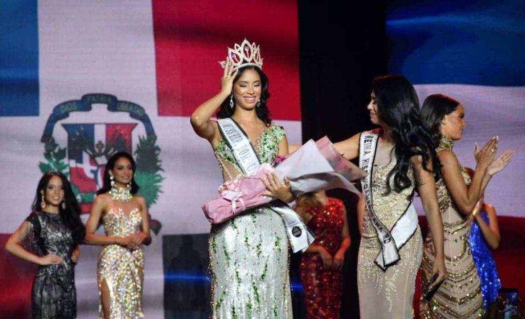 Andreina Martínez, coronada como Miss República Dominicana 2021