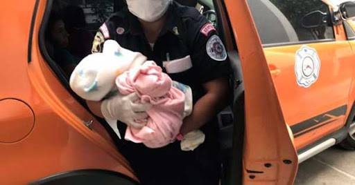 Policía Boliviana encuentra a mujer que abandonó a su bebé en un taxi