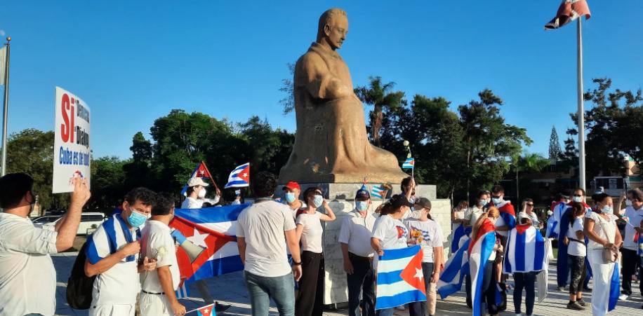 Cubanos protestan en Santo Domingo contra la presunta dictadura en su país