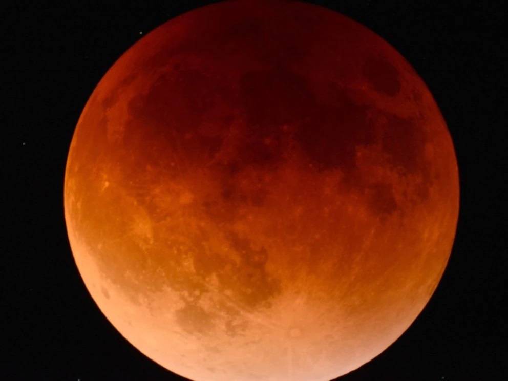 ¿A qué horas y en qué países se podrá ver el últmo eclipse lunar del año?