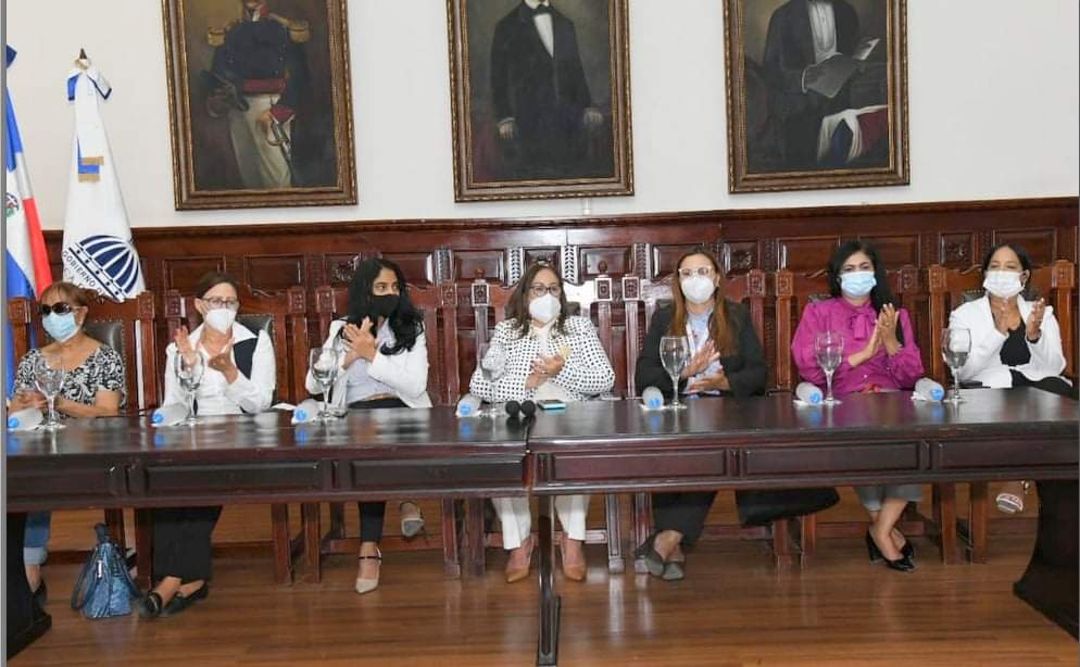 Ministerio de la Mujer llevará campaña contra la violencia de género a Santiago