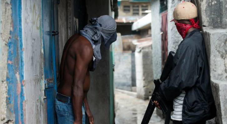 Mayor banda de Haití amenaza con desalojar al primer ministro por la “sangre»