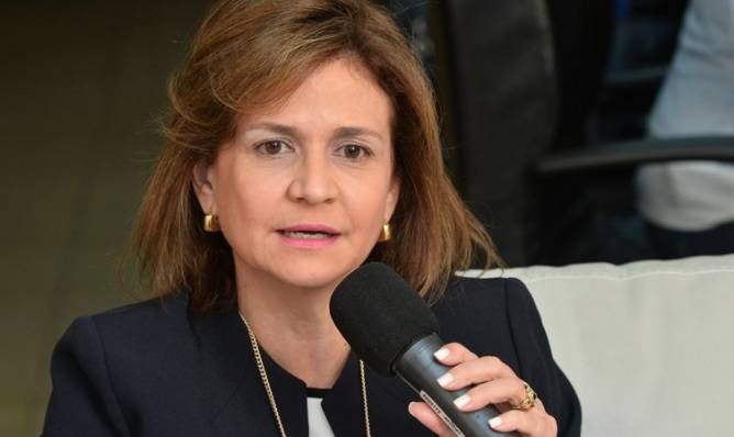 Raquel Peña sobre contrato de vacunas AstraZeneca y Pfizer “está en manos legal”