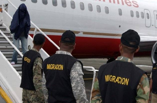 Estados Unidos sigue repatriación de dominicanos; hoy llegarán 57