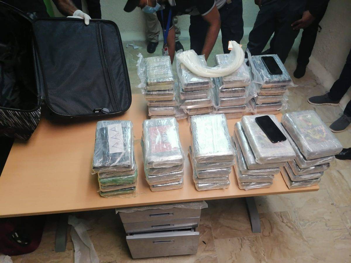 Siete detenidos por 45 paquetes de cocaína ocupados en aeropuerto de Punta Cana