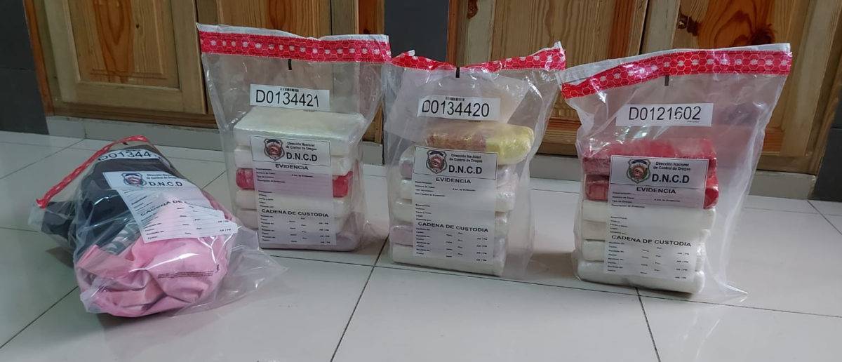 DNCD incauta 18 paquetes de cocaína en Santo Domingo Este