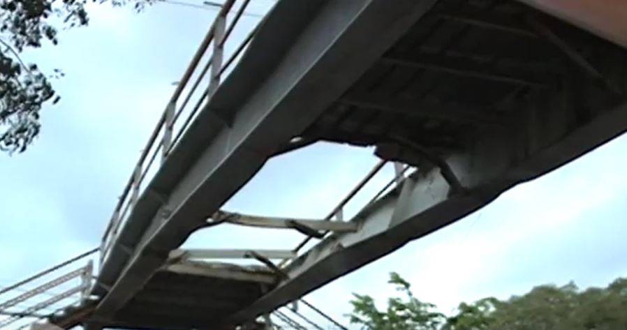 Exigen reparación de puente deteriorado en Santo Domingo Norte