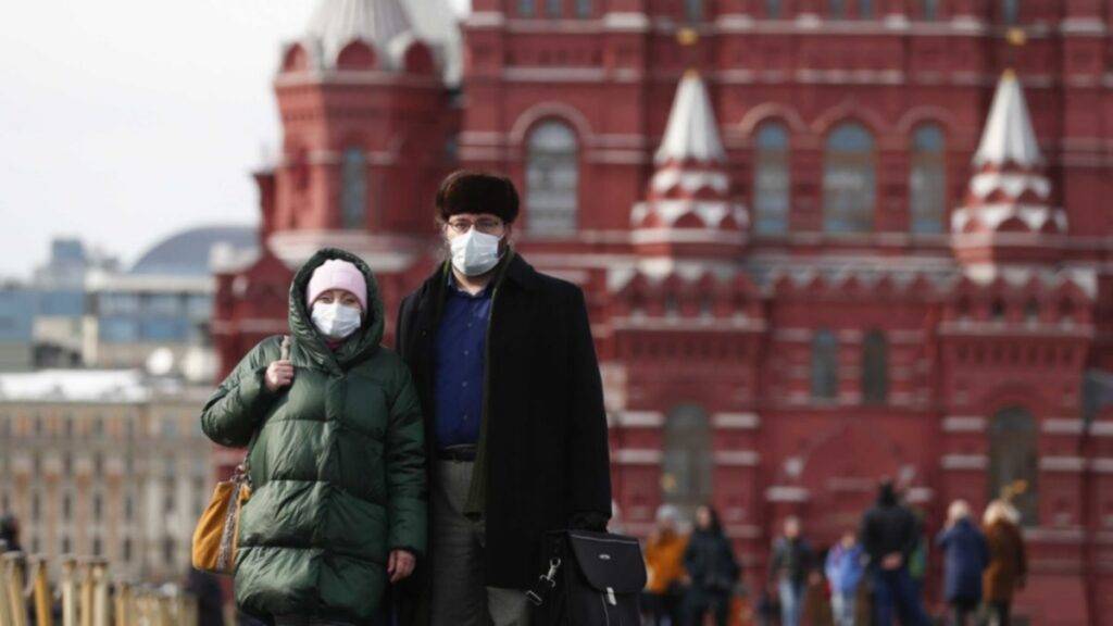 Pandemia continúa arreciando en Rusia con nuevo máximo de muertes