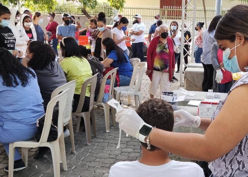 Los santiagueros vuelven a copar centros vacunación