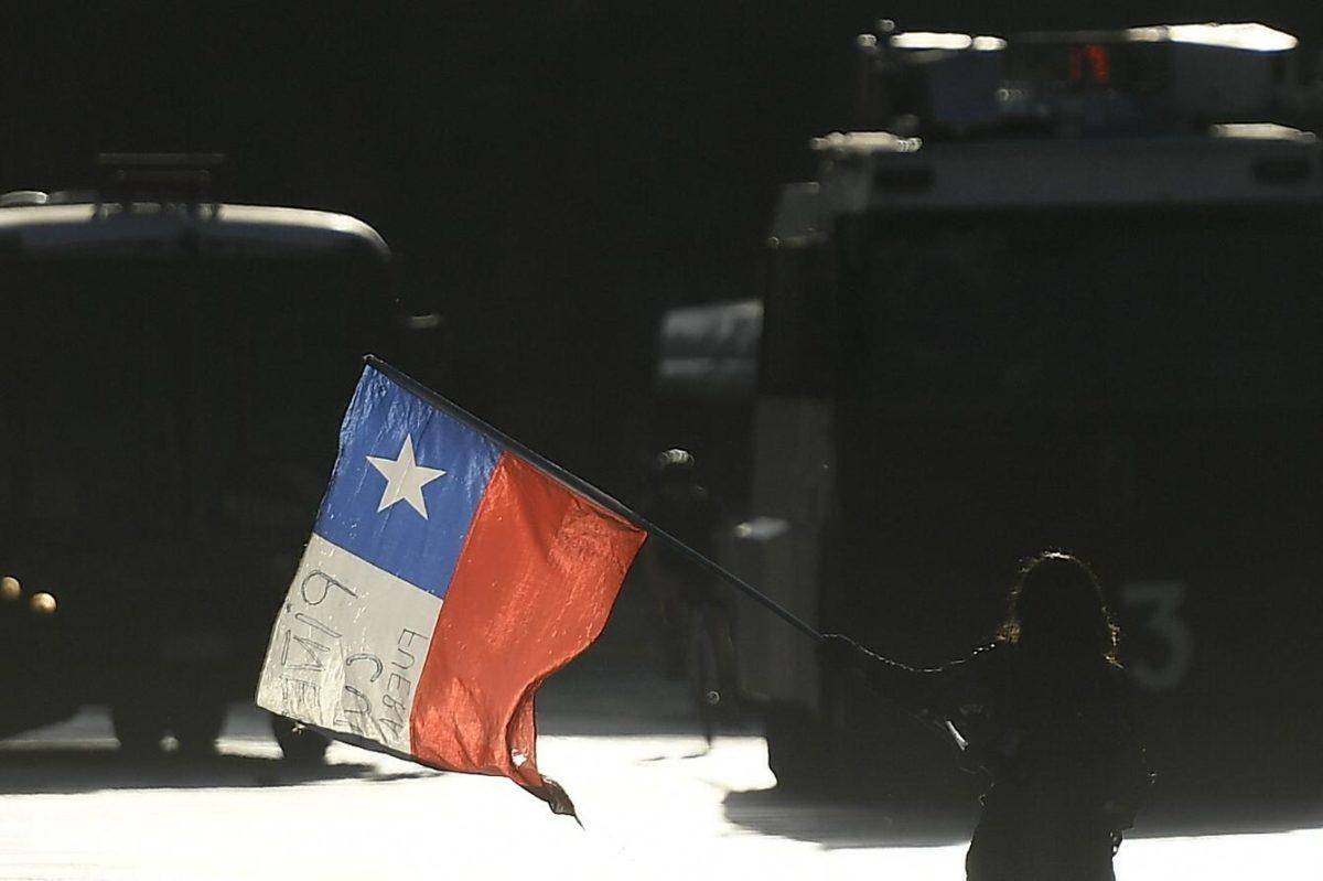 Chilenos eligen presidente tras campaña polarizada