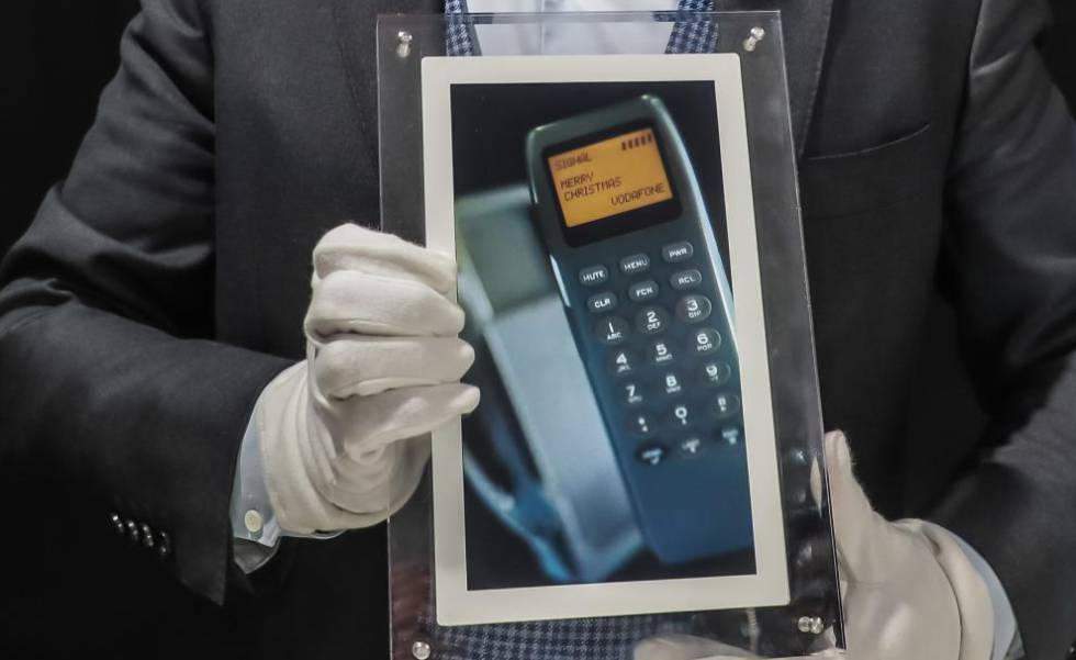 El primer SMS de la historia es vendido por 107.000 euros