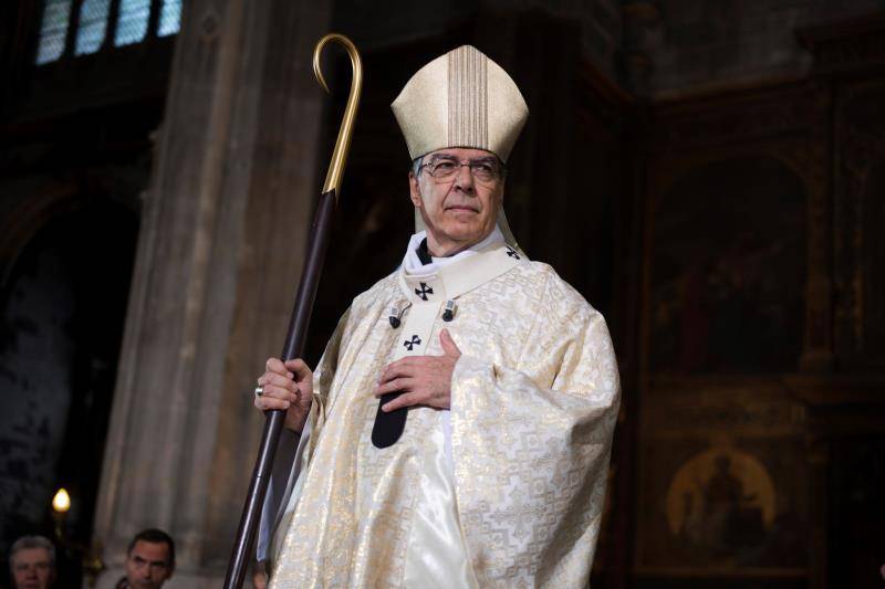 Papa acepta renuncia de arzobispo tras conocerse su relación con una mujer