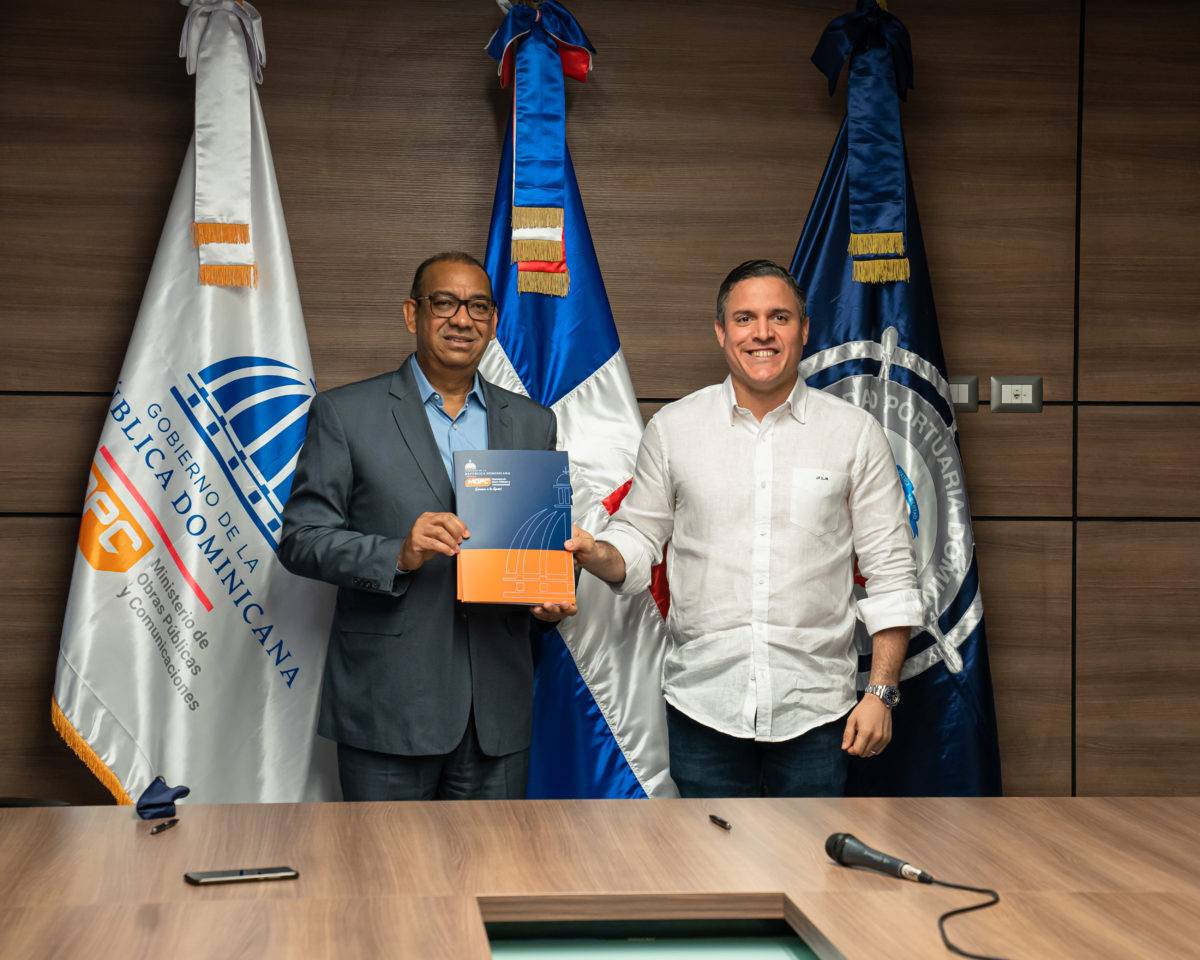 Firman acuerdo para ejecución de obras en Puerto de Manzanillo