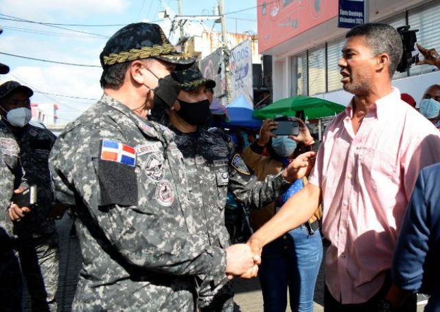 Director of the Police travels areas of Santo Domingo regarding Christmas festivities