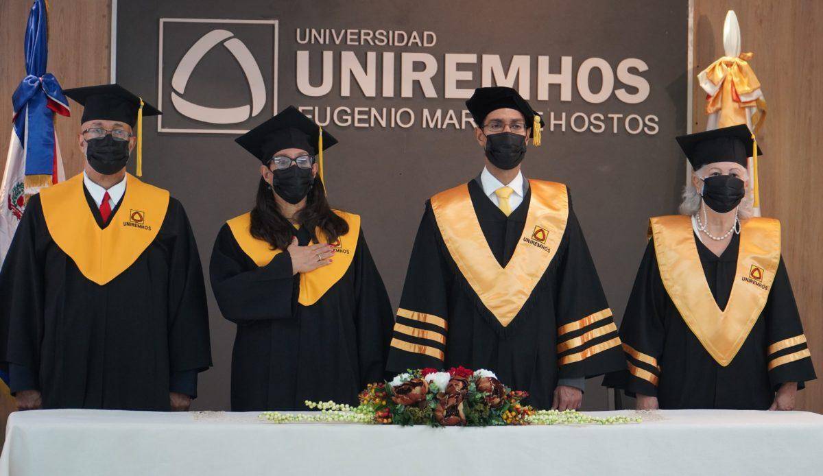 Uniremhos celebra su 53a graduación ordinaria