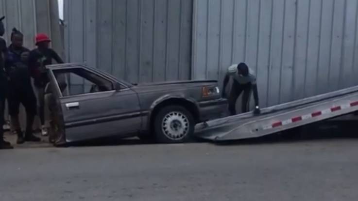 Video: Fiscalizado, hombre que circuló en carro con la mitad de la carrocería