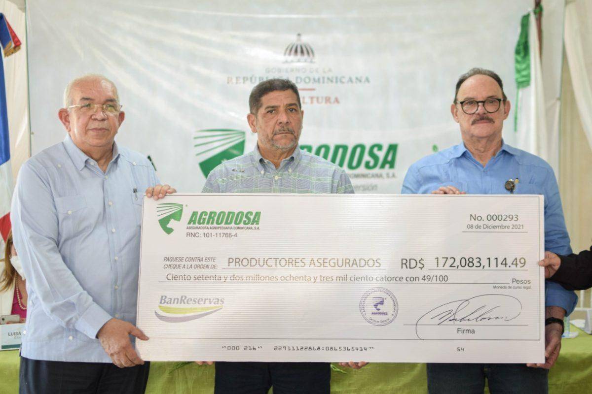 Abinader dispone pago 172 millones pesos a productores agrícolas de La Vega