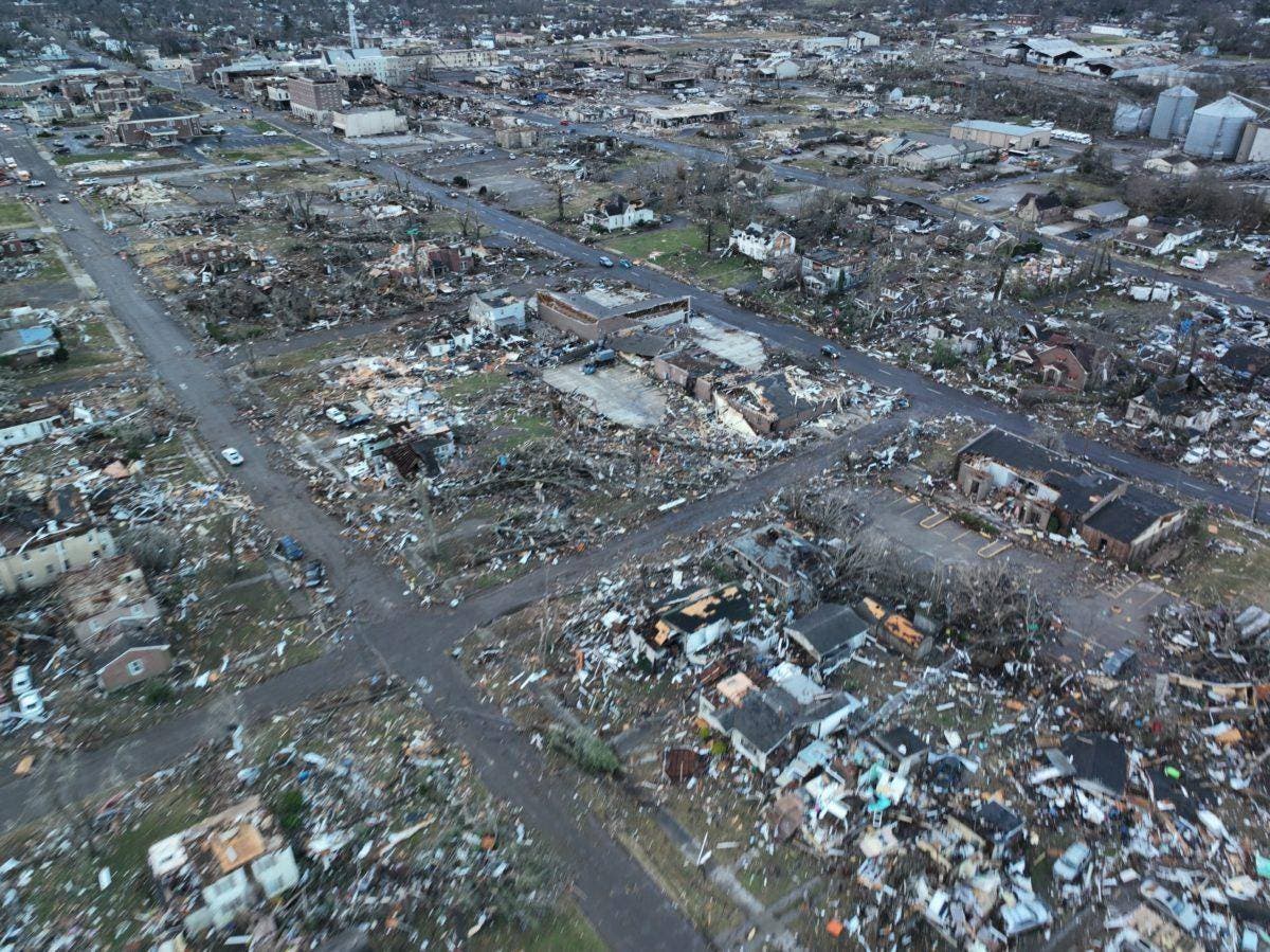 Gobernador dice pudieran ser más de 70 los muertos en Kentucky por tornado