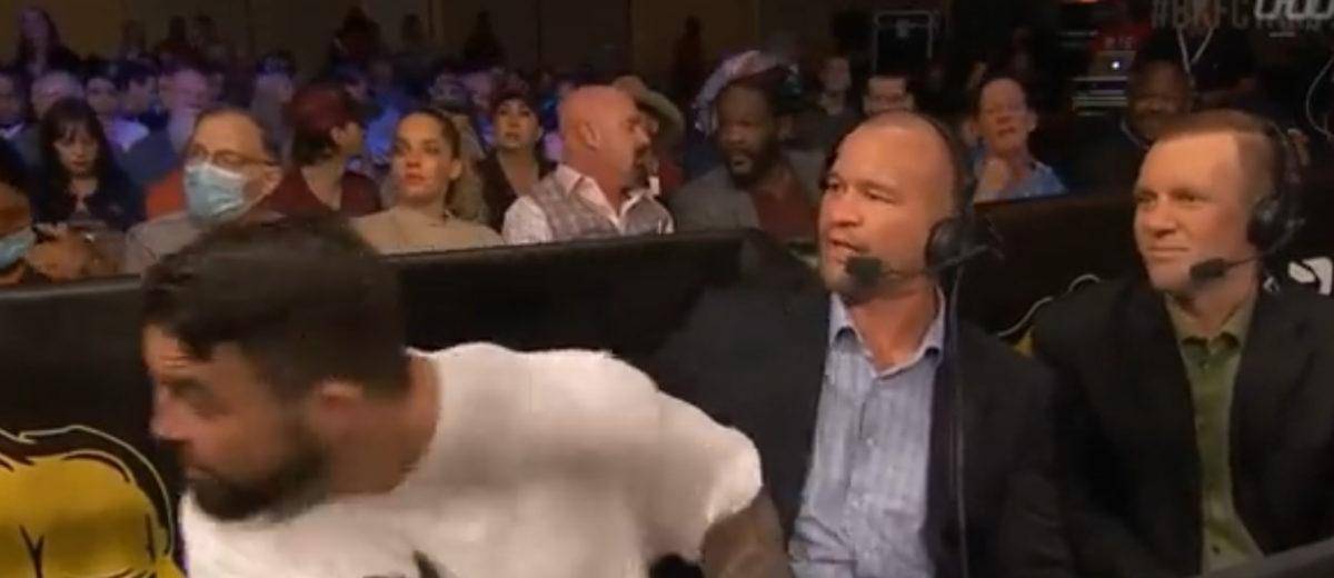 Video: dos exluchadores de la UFC protagonizan pelea… como espectadores