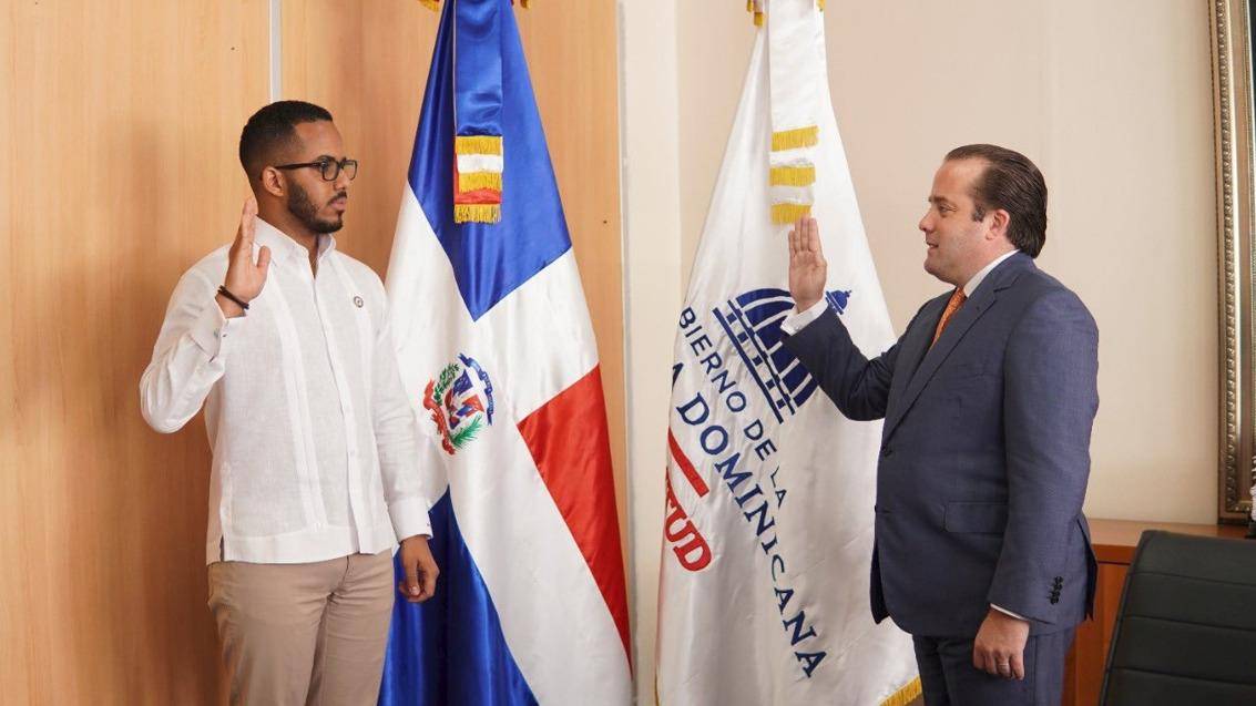 Juramentan a Rafael Féliz García, nuevo ministro de la Juventud