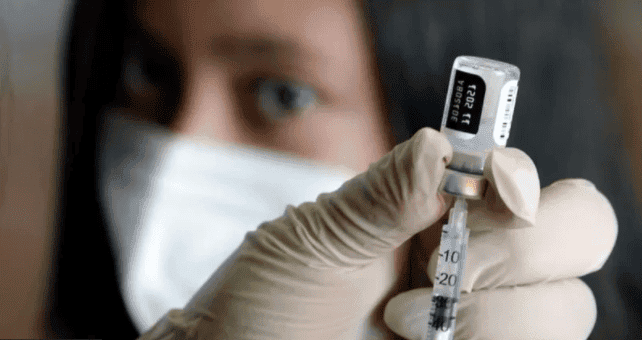 Ecuador hace obligatoria vacuna contra COVID por casos de ómicron