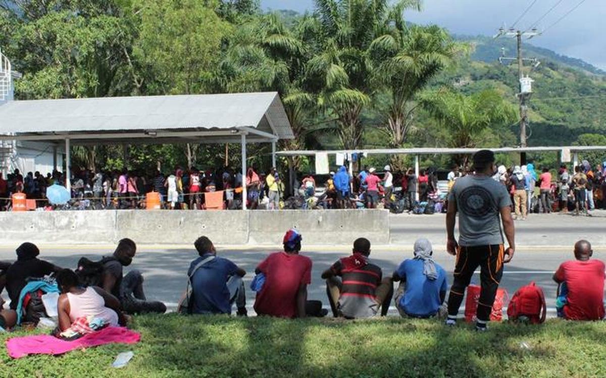 Desalojan a miles de haitianos del campamento del sureste de México