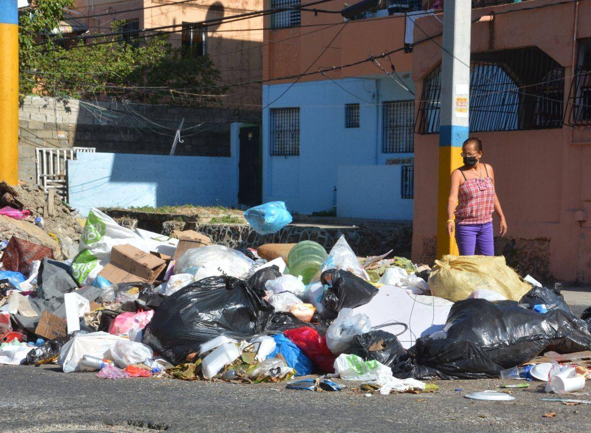 Persisten cúmulos de basura SDE y Boca Chica