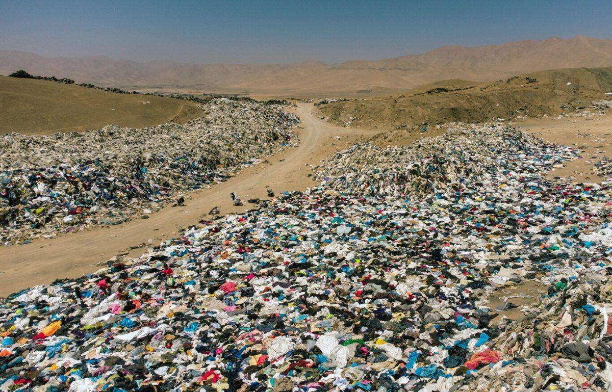 Vertedero de ropa en Atacama: el inmenso «basurero del mundo» en el desierto de Chile