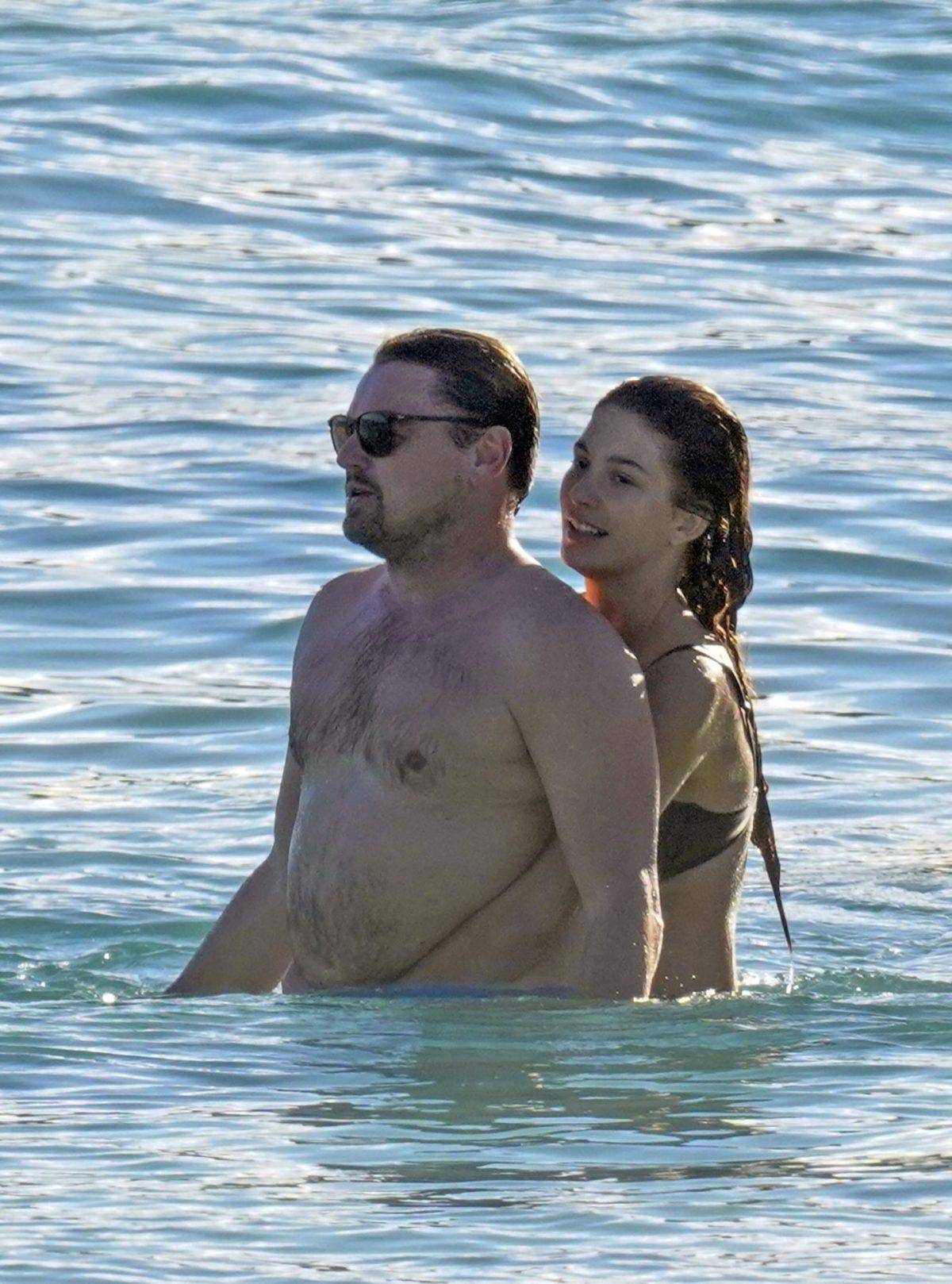 Vea aquí a Leonardo DiCaprio y su novia de 24 años en la playa