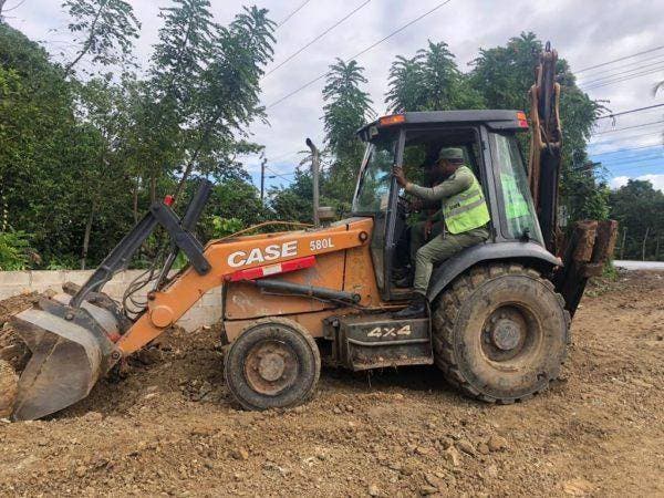 2. Vehiculos incautados por extraccion ilegal de material de los rios Yuna y Camu