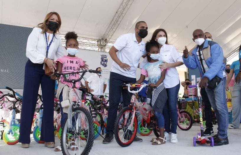 Alcaldía DN recibe miles botellitas plásticas de niños