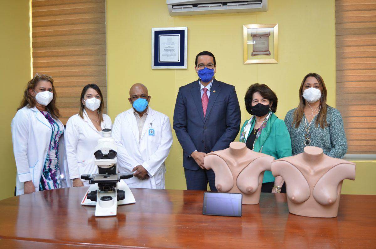 Entregan equipos médicos a la Maternidad de la Altagracia