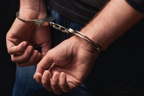 Policía apresa hombre por robo de más de 100 mil pesos