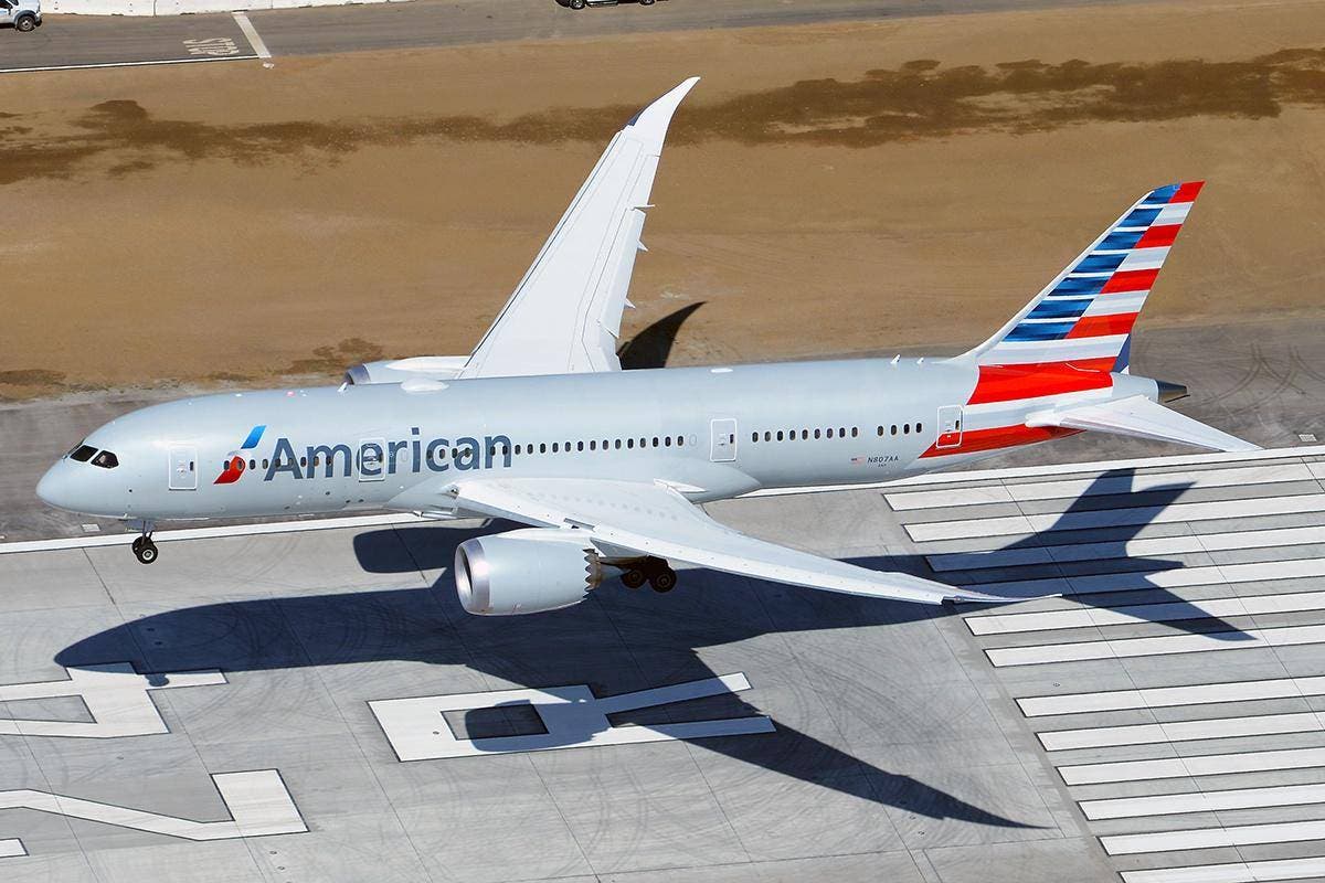 Avión retorna a Miami debido a pasajero sin mascarilla