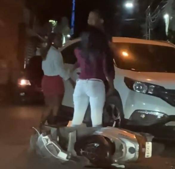 Video: hombre le da bofetada a una mujer luego de presunto accidente de tránsito