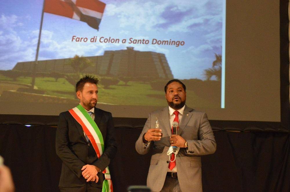 Cónsul dominicano en Italia asiste a ceremonia en honor a Cristóbal Colón