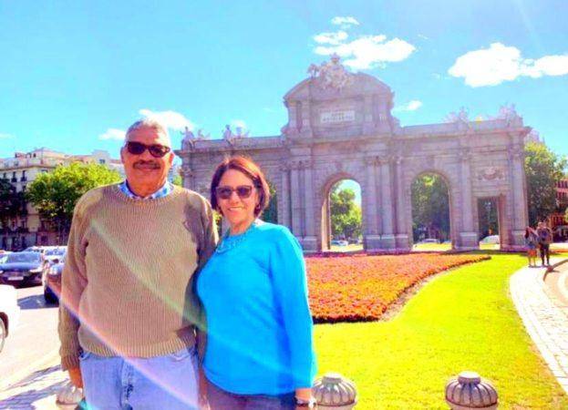 El escritor René Rodríguez Soriano junto a su esposa Carmen Polanco Morales.