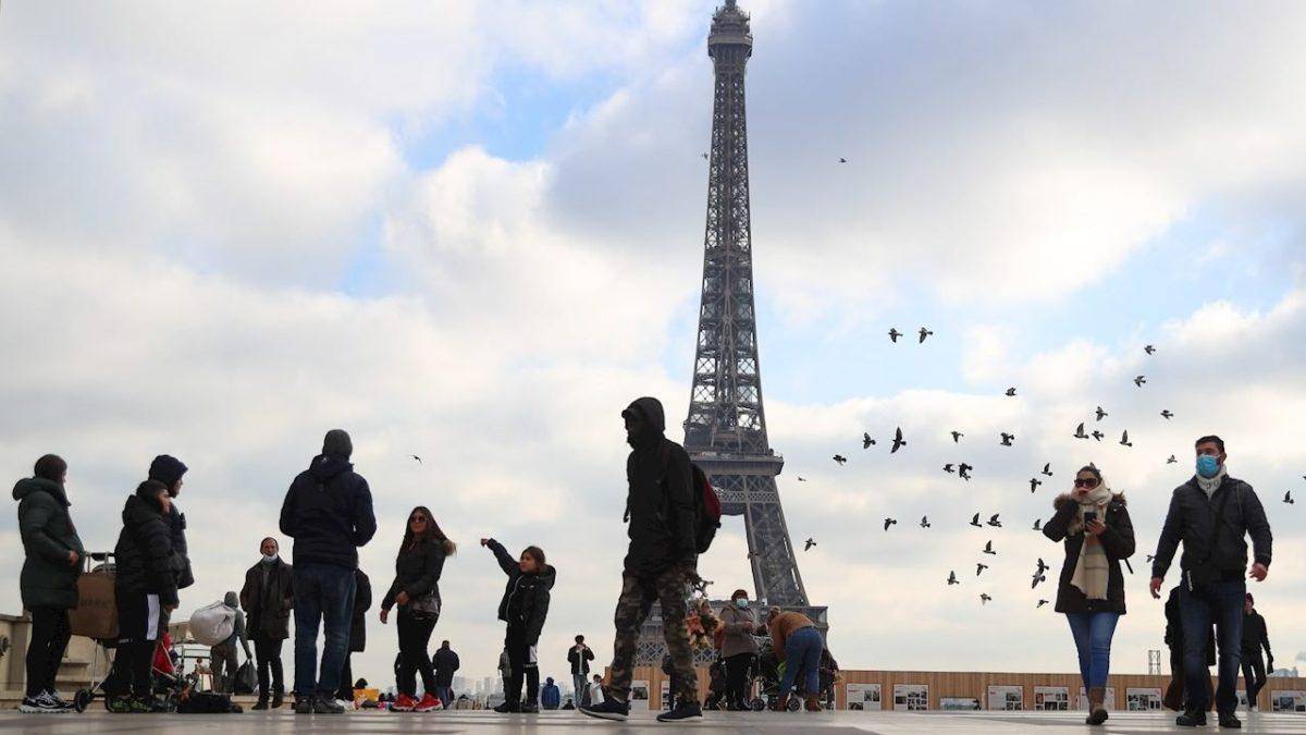 Francia se prepara para huelga masiva en escuelas por normas de covid