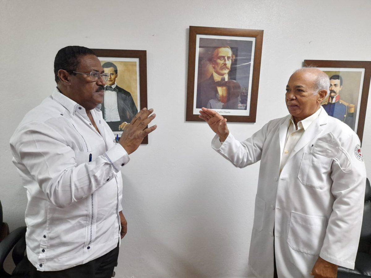 Nuevo director del Hospital Salvador Gautier toma posesión