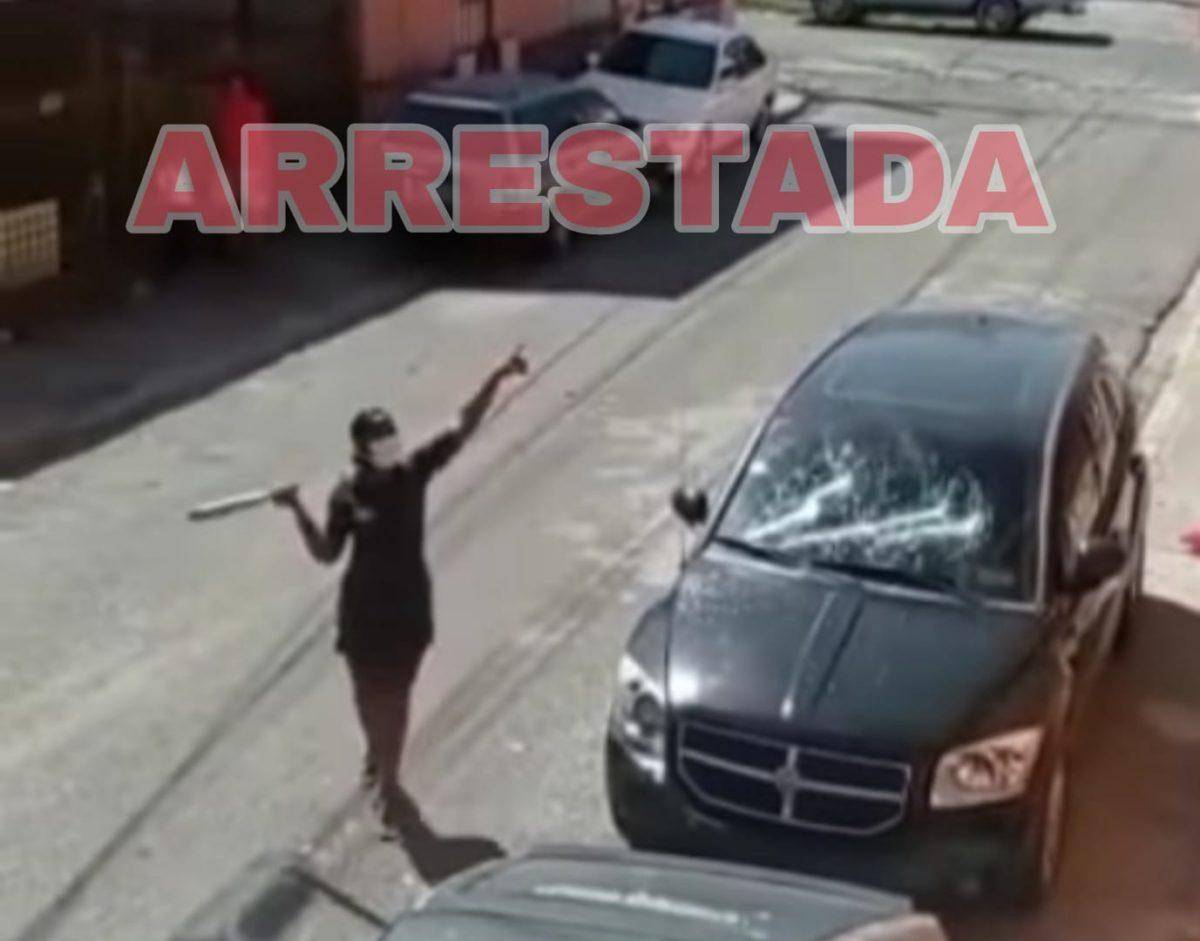 La Policía arresta mujer captada en video destrozando vehículo en Villa Faro