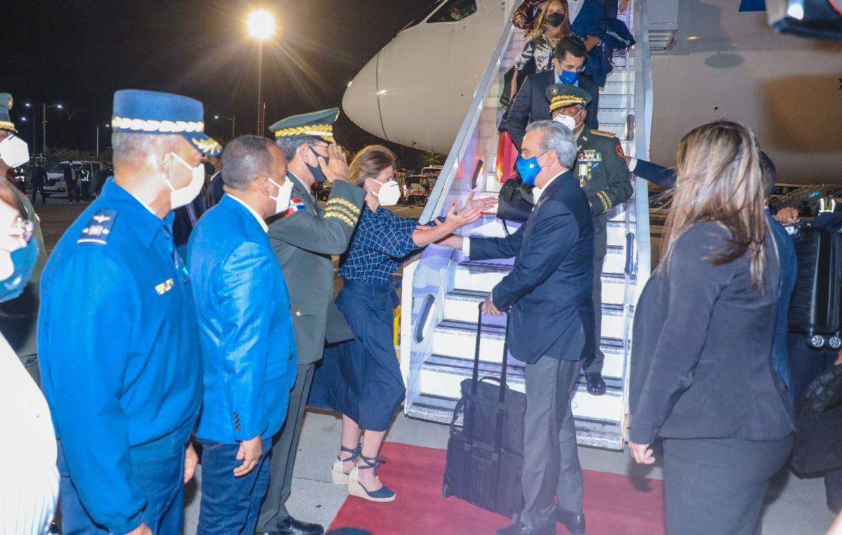 Presidente Abinader regresa al país tras participar en Fitur 2022
