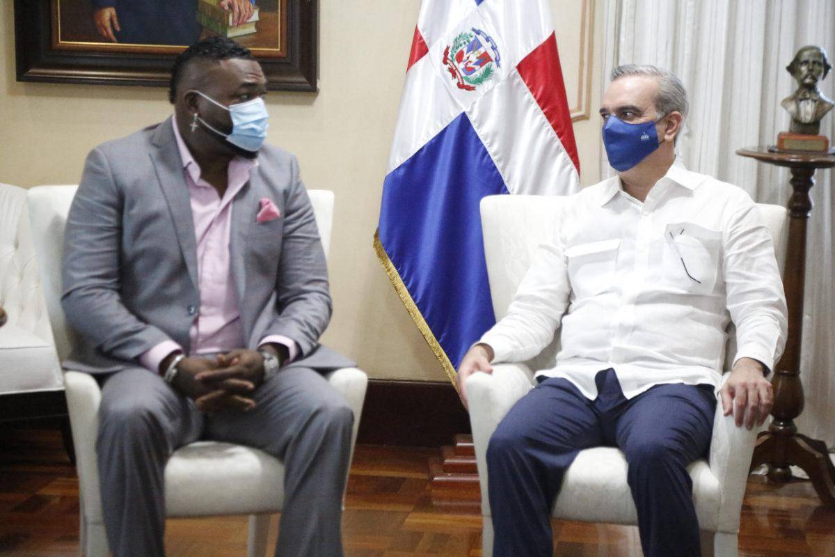Abinader recibe la visita de David Ortiz en en el Palacio Nacional