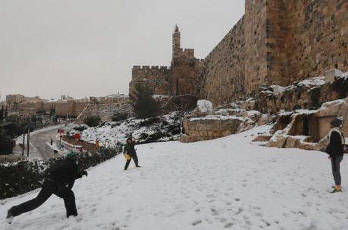 EN IMÁGENES: la impactante nevada que cubrió de blanco a Jerusalén