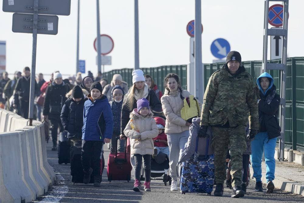 Unos 120.000 refugiados huyen de invasión de Ucrania