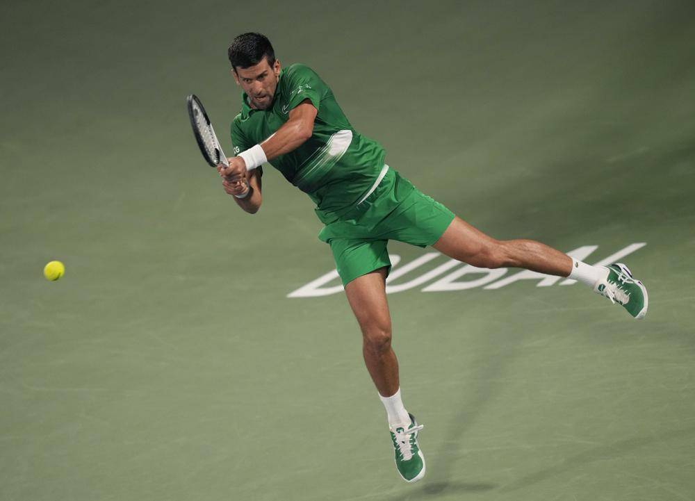 Novak Djokovic gana su segundo duelo, avanza a cuartos en Dubái