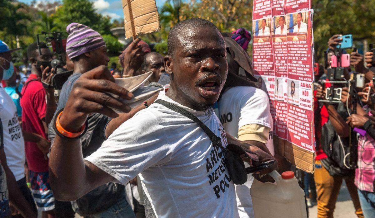 Henry se aferra a gobierno Haití ante desafío opositor