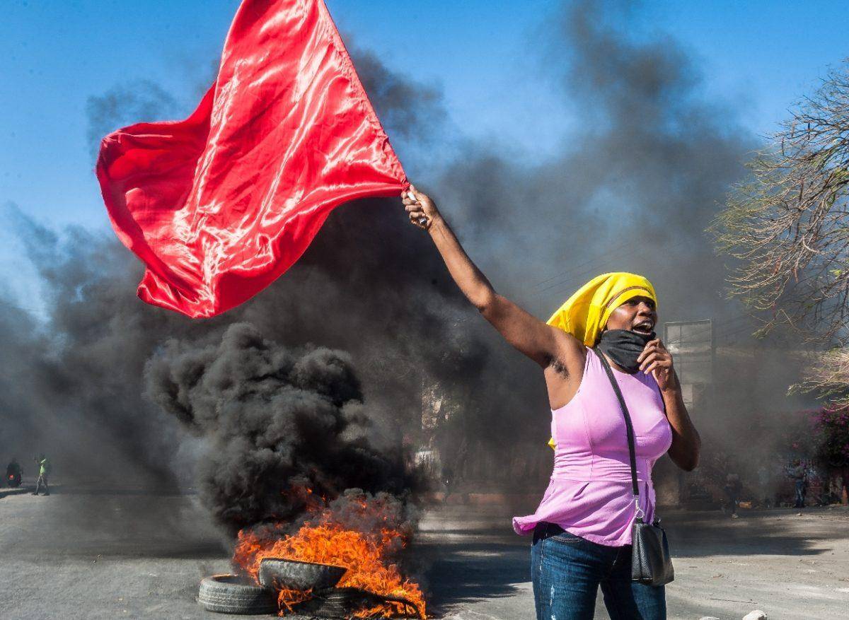 Haitianos retoman calles para pedir alza de salario