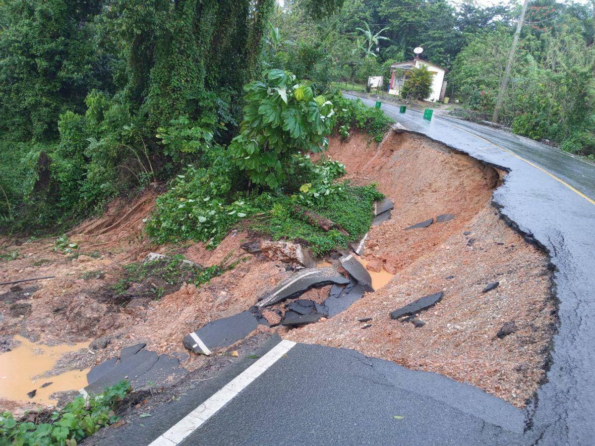 En fotos: así quedó tramo de carretera Majagual en Samaná por las lluvias
