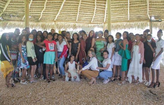 UNFPA celebra primera graduación Club de Chicas Fabricando Sueños